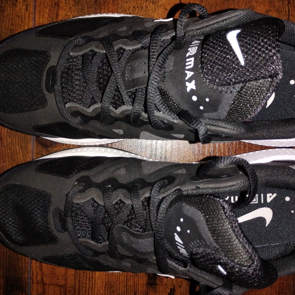 Nike Black and White Men's Shoes - Picture 6 of 6